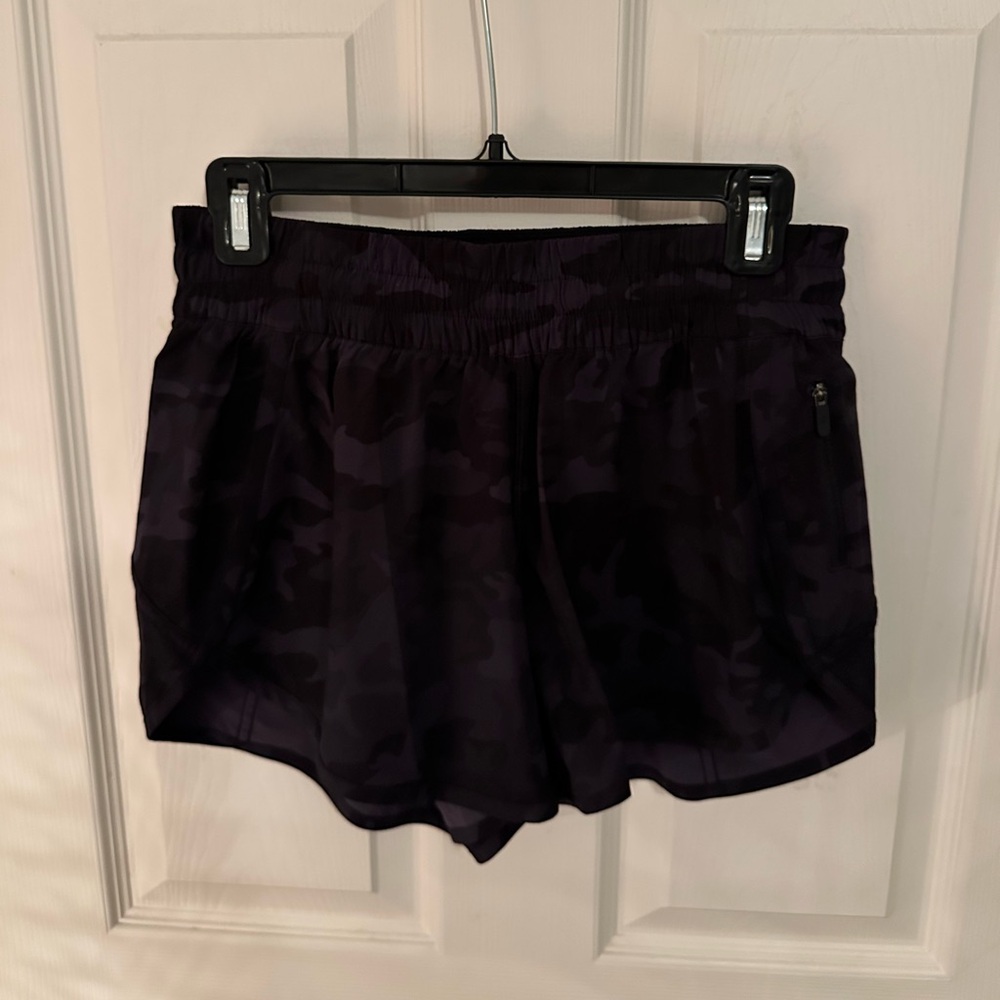 Women's lululemon Black Camo Hotty Hot 4” Shorts